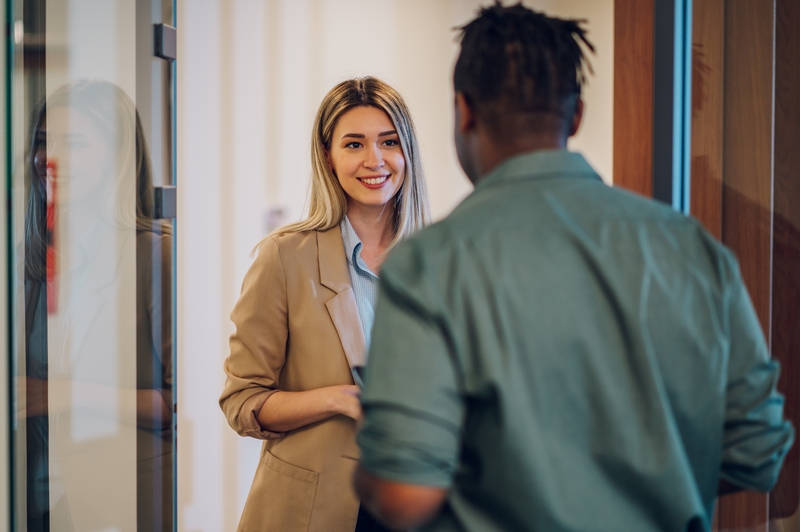 collaborateurs qui échangent